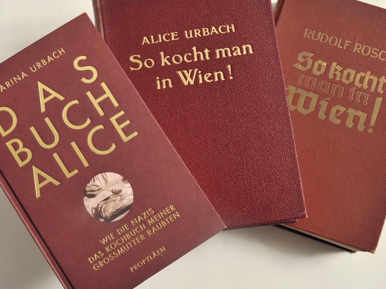 Drei Buchcover nebeneinander — zwei tragen den Titel „So kocht man in Wien“