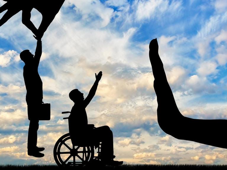Auf einer Illustration wird ein Job-Bewerber im Rollstuhl abgelehnt, ein nichtbehinderter Bewerber bekommt den Arbeitsplatz