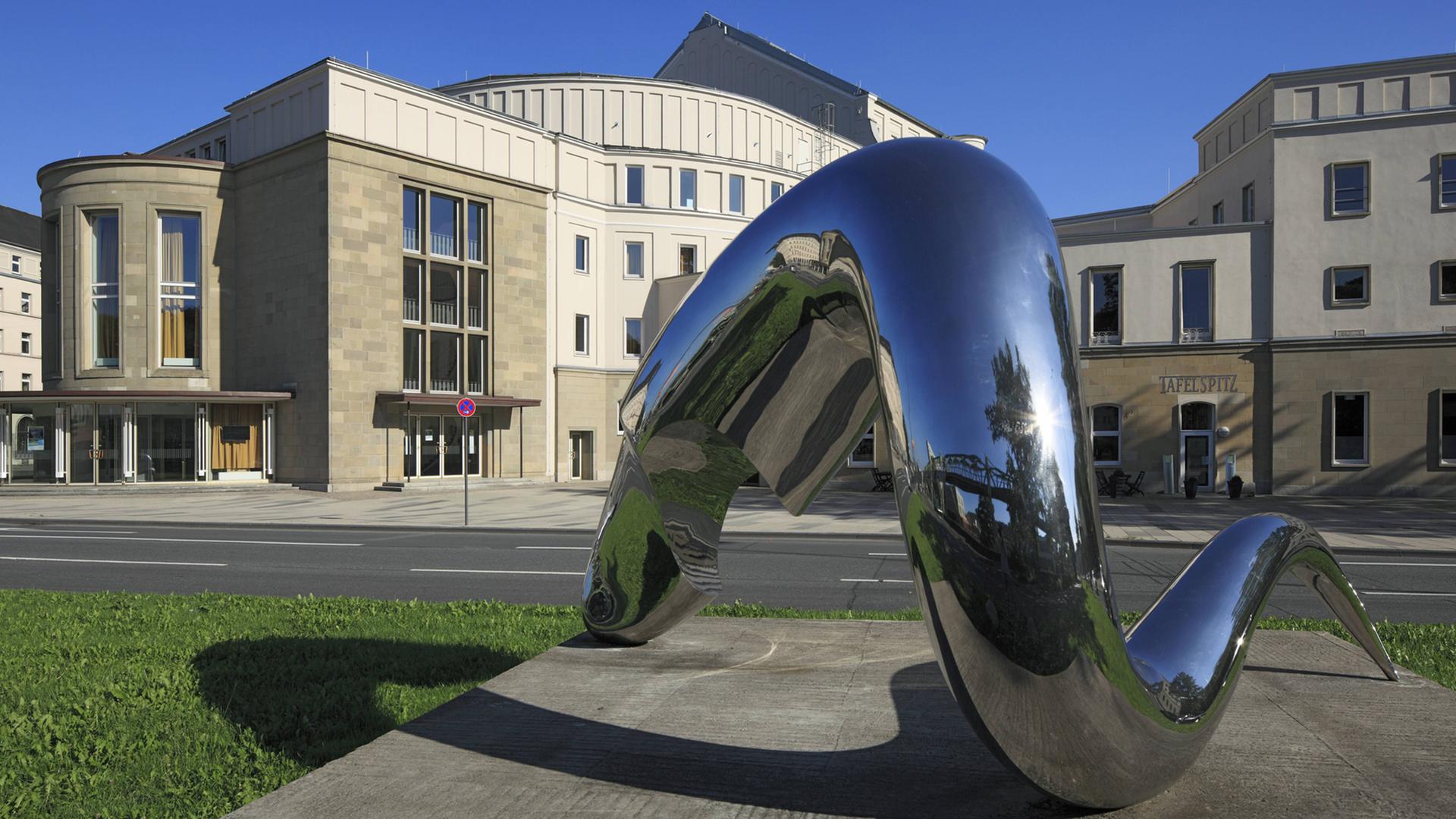 Opernhaus der Wuppertaler Bühnen und des Tanztheaters Pina Bausch Opernhaus der Wuppertaler Bühnen und des Tanztheaters Pina Bausch