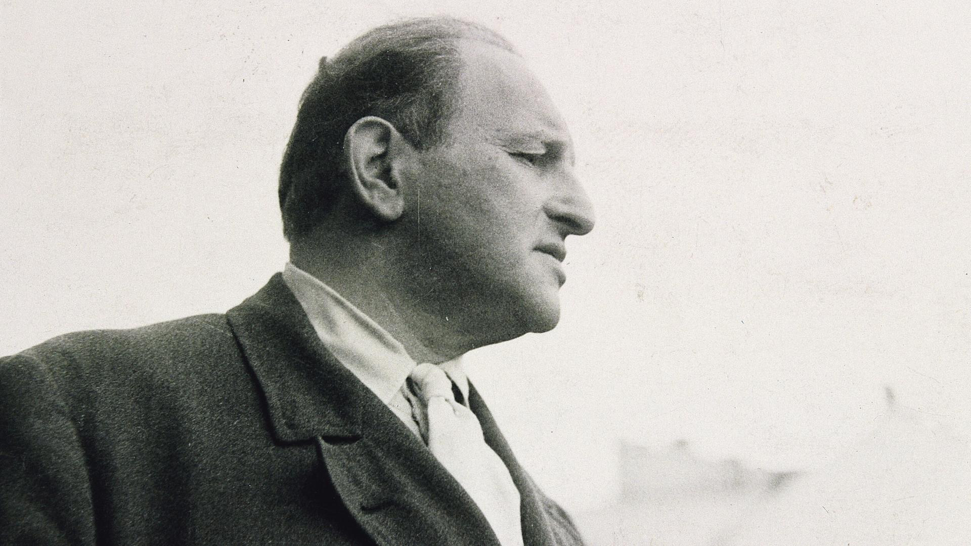 Der Schriftsteller und Kulturphilosoph Egon Friedell aufgenommen 1935 in Salzburg Der Schriftsteller und Kulturphilosoph Egon Friedell aufgenommen 1935 in Salzburg
