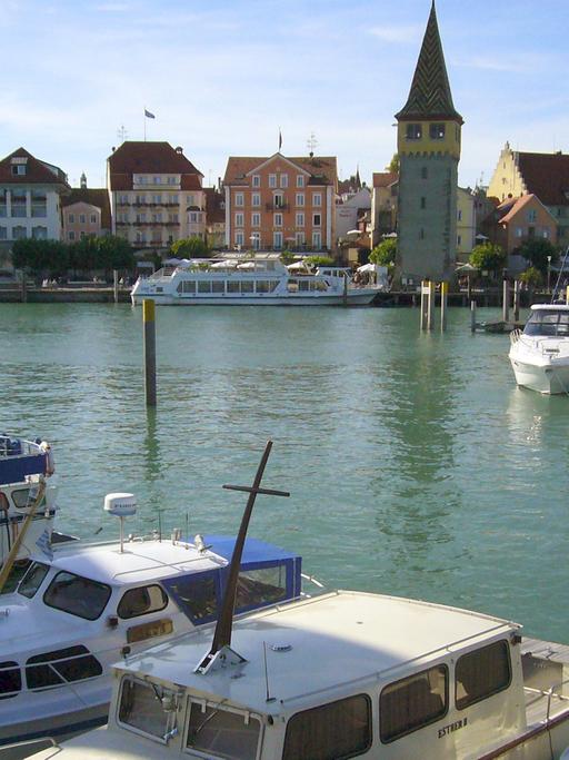 Lindau am Bodensee liegt am östlichen Ufer des Bodensees im Dreiländereck Deutschland-Österreich-Schweiz.