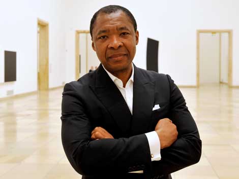 Okwui Enwezor, neuer Leiter des Münchner Hauses der Kunst Okwui Enwezor, neuer Leiter des Münchner Hauses der Kunst