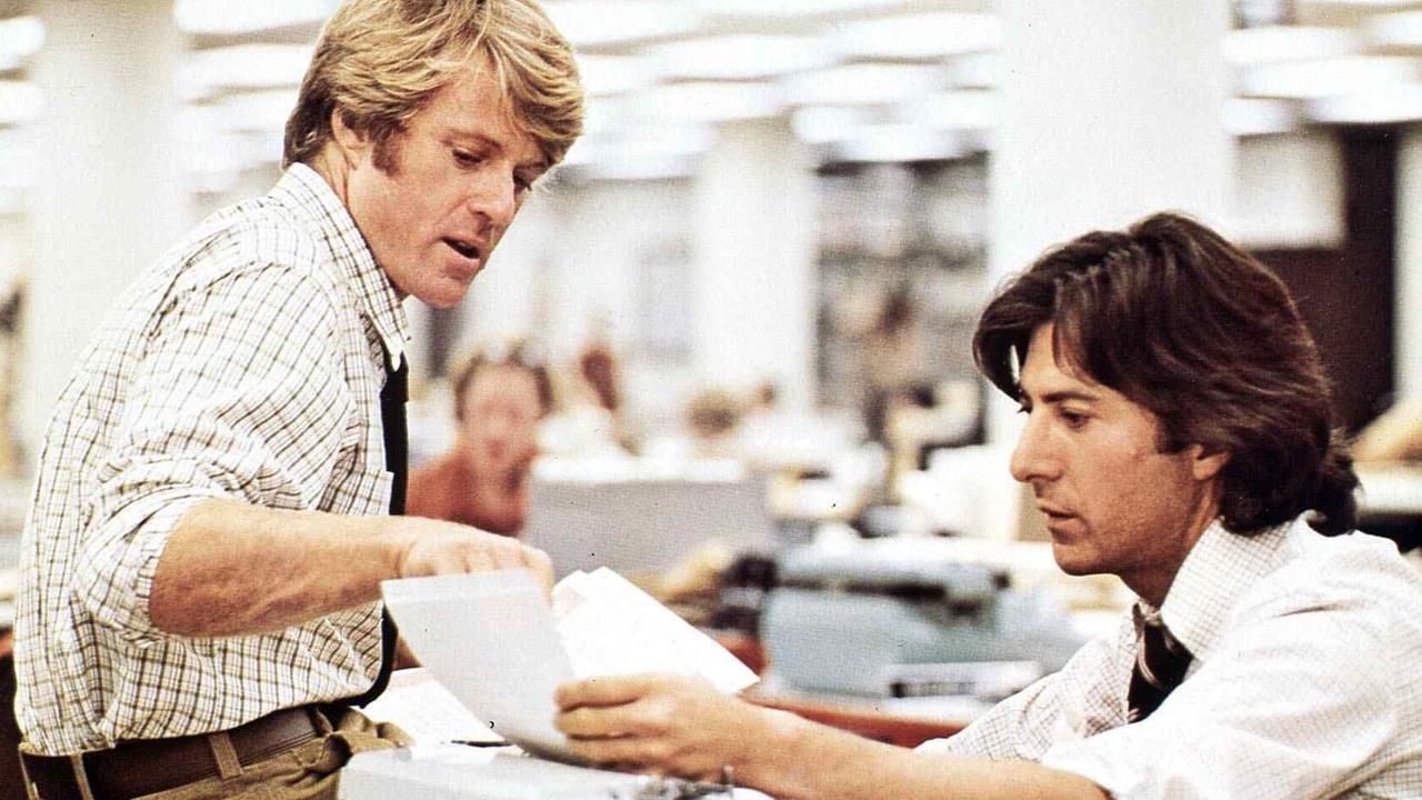 Untouchables, The (1987) Robert Redford, Dustin Hoffman Die beiden Reporter Bob Woodward (Robert Redford) und Carl Bernstein (Dustin Hoffman) recherchieren eine hoechst brisante Story. Regie: Brian de Palma , Paramount clips 05/98 |
