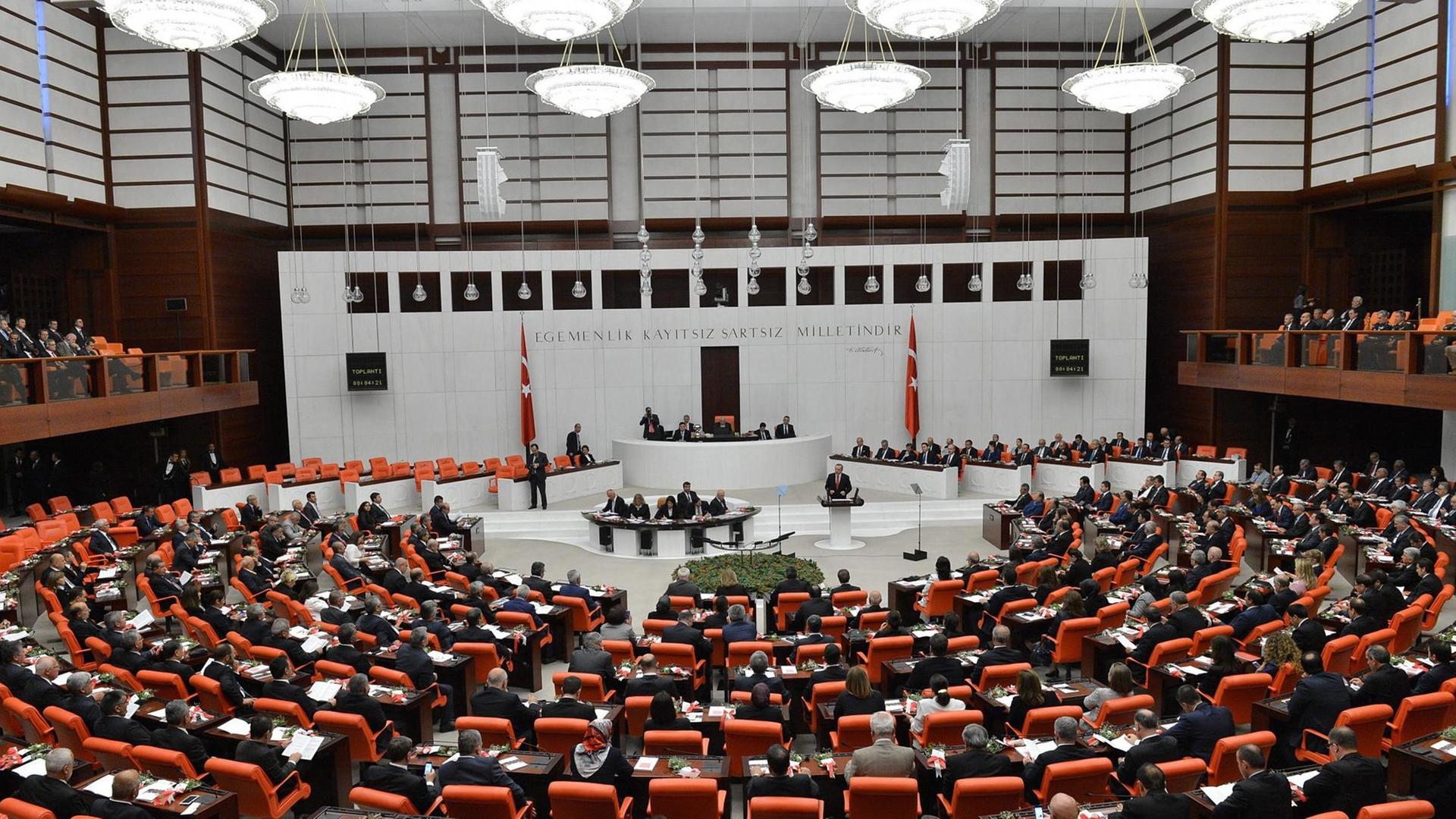Blick in den Parlamentssaal in Ankara. Blick in den Parlamentssaal in Ankara.