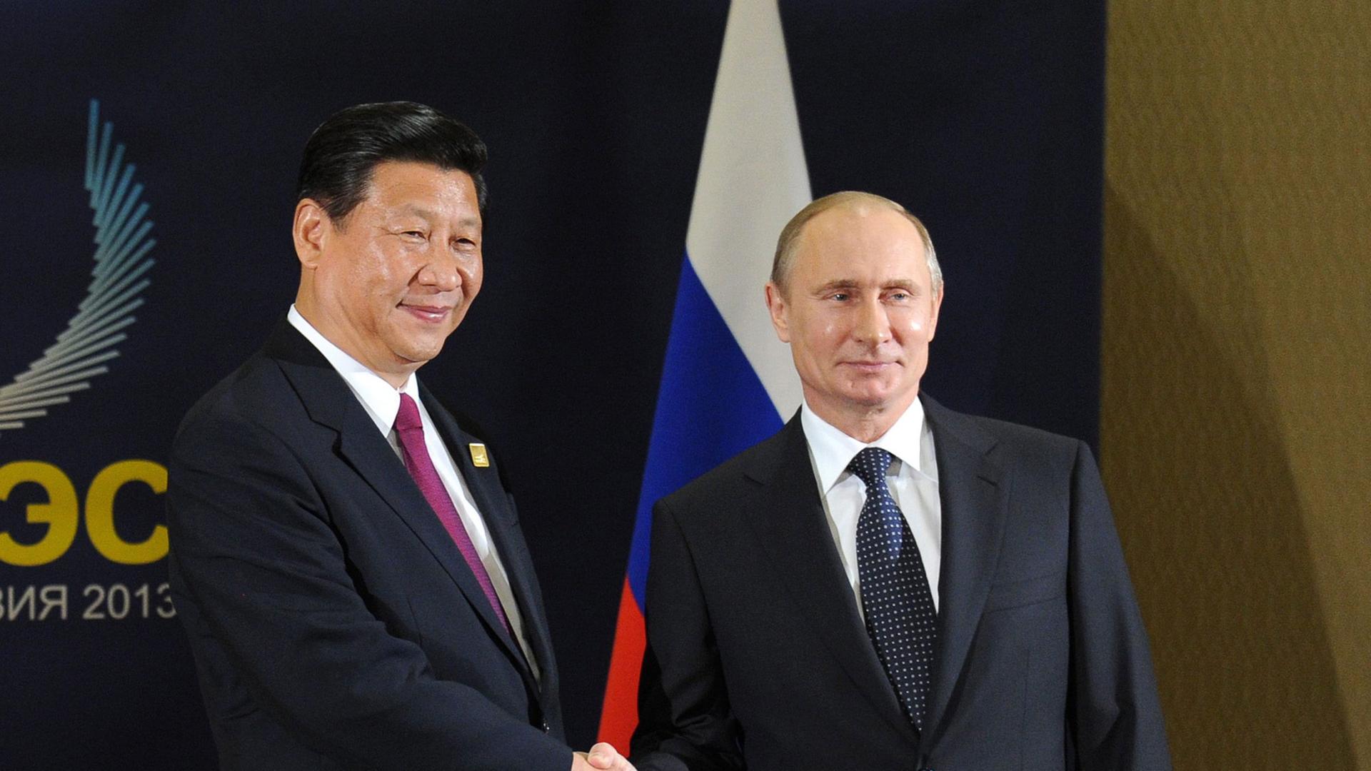 Russlands Präsident Wladimir Putin mit Chinas Staatschef Xi Jinping bei einem Treffen 2013. Russlands Präsident Wladimir Putin mit Chinas Staatschef Xi Jinping bei einem Treffen 2013.