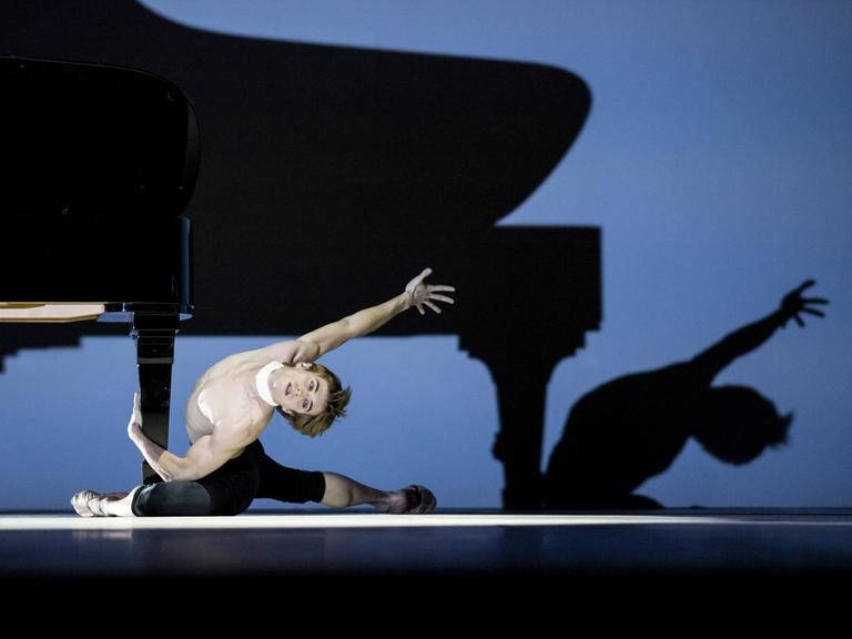 Aleix Martinez tanzt in John Neumeiers "Beethoven-Projekt" am Hamburger Ballett, 24. Juni 2018