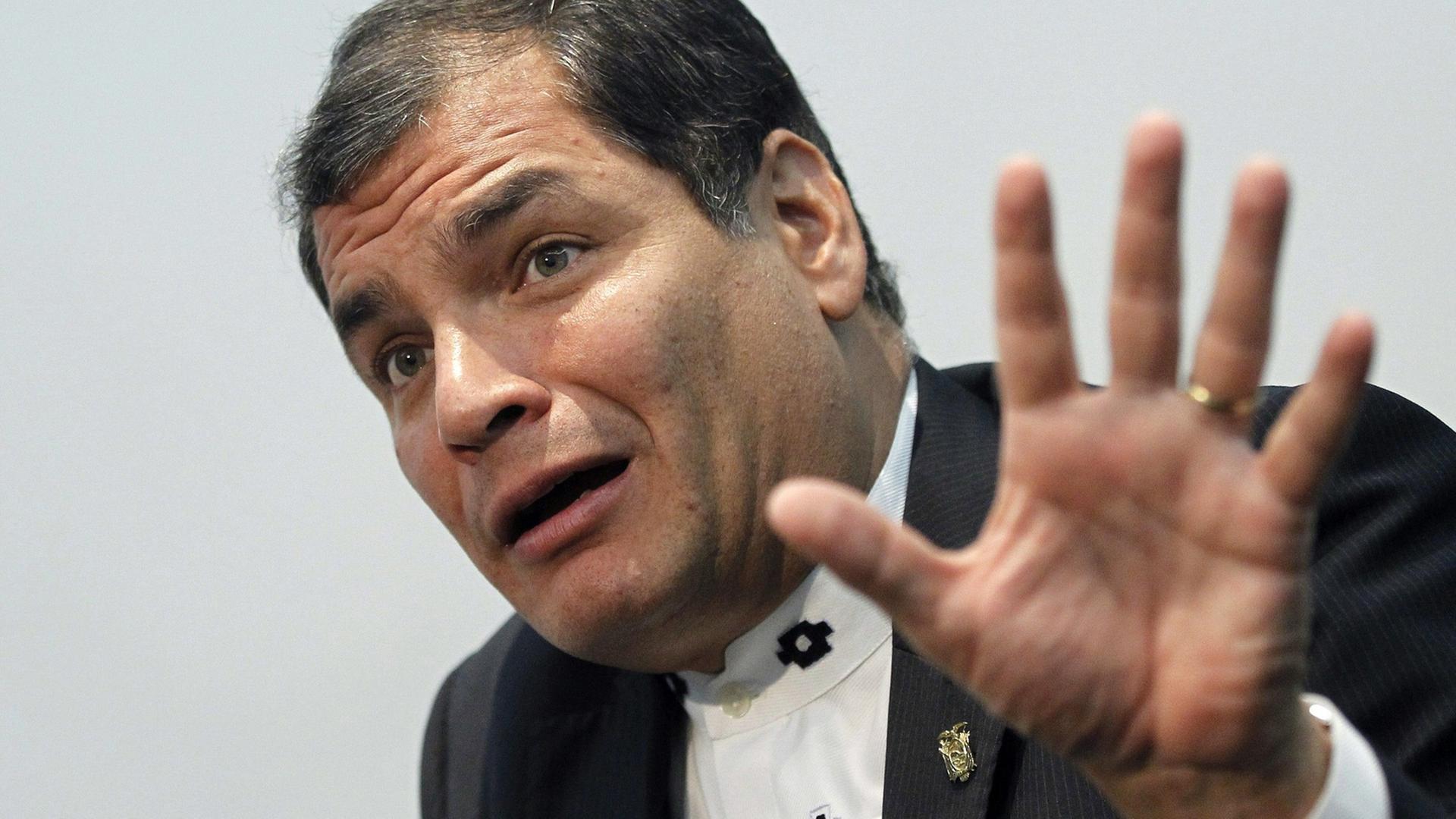 Der ecuadorianische Präsident Rafael Correa während eines Interviews mit der spanischen Nachrichtenagentur EFE in Madrid am 25. April 2014. Der ecuadorianische Präsident Rafael Correa während eines Interviews mit der spanischen Nachrichtenagentur EFE in Madrid am 25. April 2014.