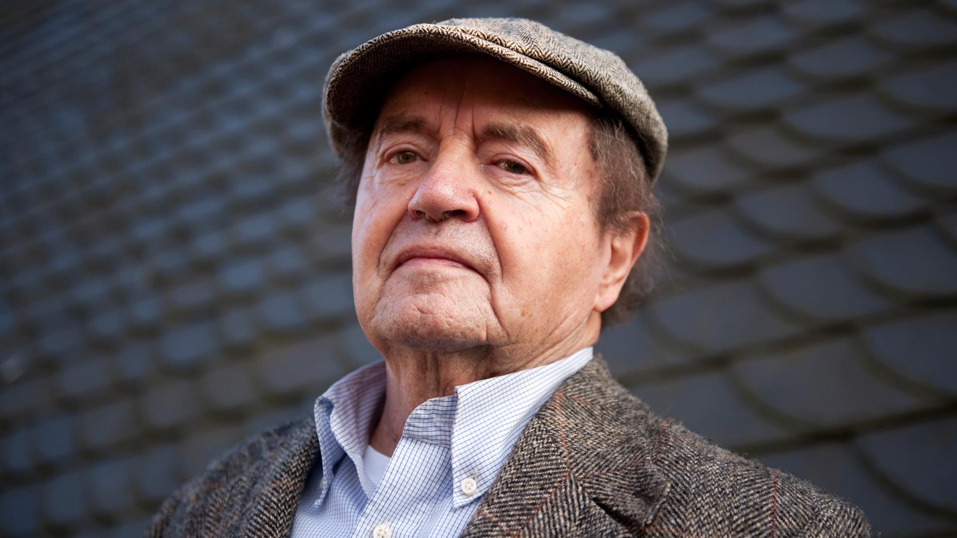 Der Maler, Cartoonist, Illustrator und Kinderbuchautor Hans Traxler, aufgenommen 2012. Der Maler, Cartoonist, Illustrator und Kinderbuchautor Hans Traxler, aufgenommen 2012.