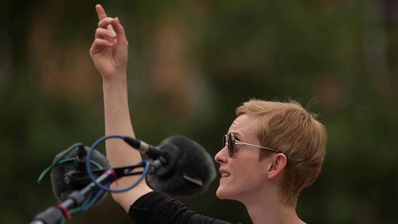 Veronika Bachfischer als "Sie" Veronika Bachfischer als "Sie"