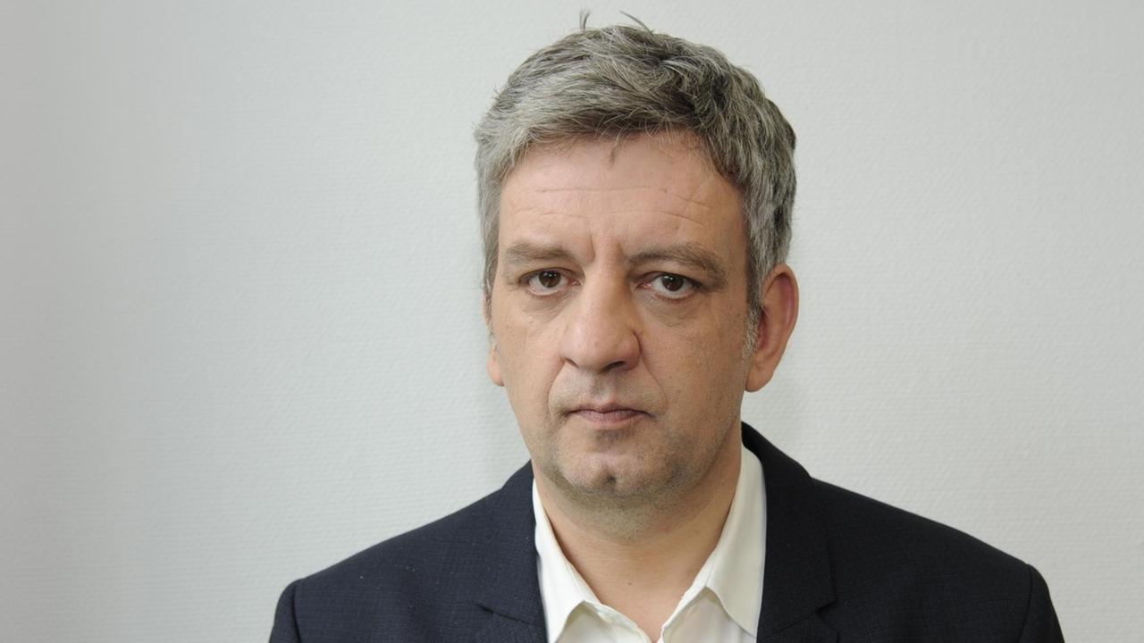 Der Autor und Philosoph Thomas Vasek ist Chefredakteur der Philosophie-Zeitschrift "Hohe Luft" , aufgenommen am 07.09.2014 in Köln. Der Autor und Philosoph Thomas Vasek ist Chefredakteur der Philosophie-Zeitschrift "Hohe Luft" , aufgenommen am 07.09.2014 in Köln.