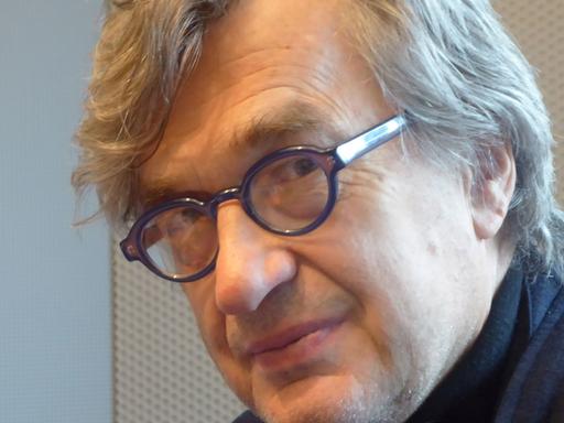 Wim Wenders im Studio bei der Sendung "Im Gespräch"