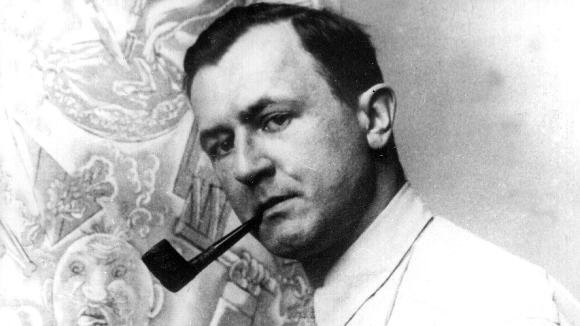 Der wohl bekannteste und schärfste Satiriker der 20er-Jahre, der Maler und Grafiker George Grosz, an der Staffelei (undatiert). Der wohl bekannteste und schärfste Satiriker der 20er-Jahre, der Maler und Grafiker George Grosz, an der Staffelei (undatiert).
