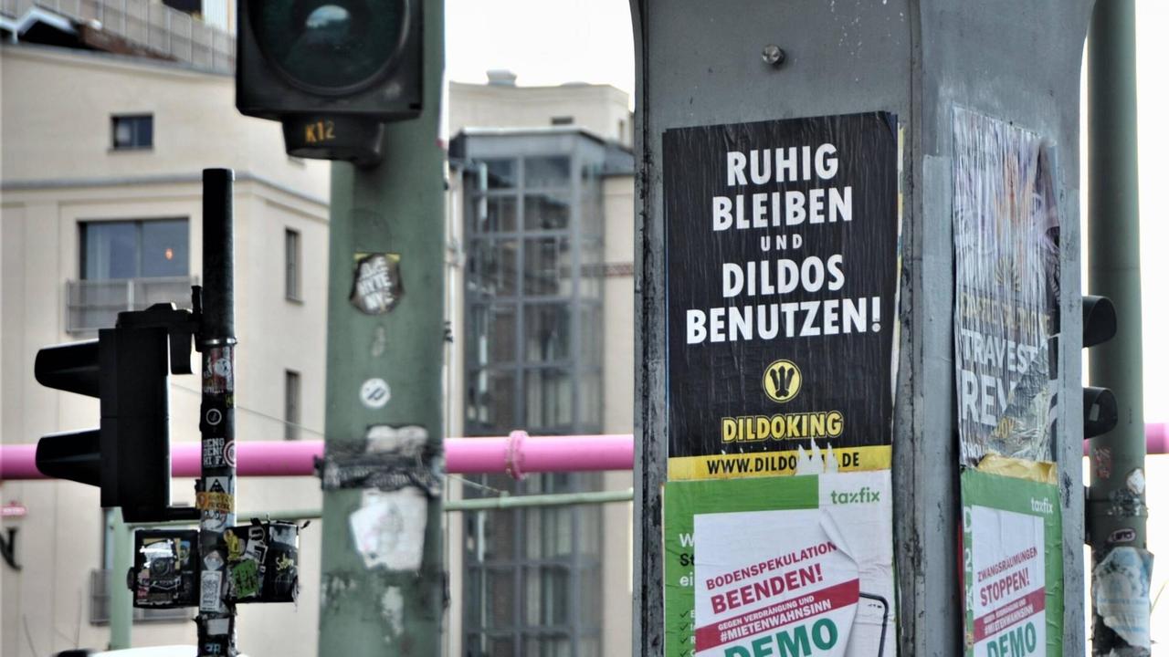 Die Werbung des Online-Sexshops "Dildoking" sorgte während der ersten Welle der Pandemie für ein Schmunzeln auf den Straßen Berlins. Die Werbung des Online-Sexshops "Dildoking" sorgte während der ersten Welle der Pandemie für ein Schmunzeln auf den Straßen Berlins.