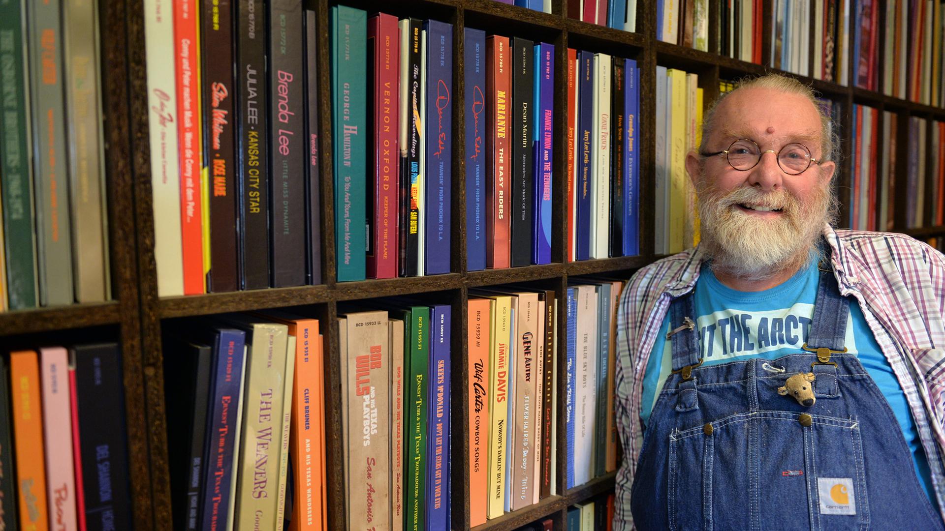 Richard Weize, Chef des Musiklabels Bear Family Records, steht in seinem Archiv. Richard Weize, Chef des Musiklabels Bear Family Records, steht in seinem Archiv.