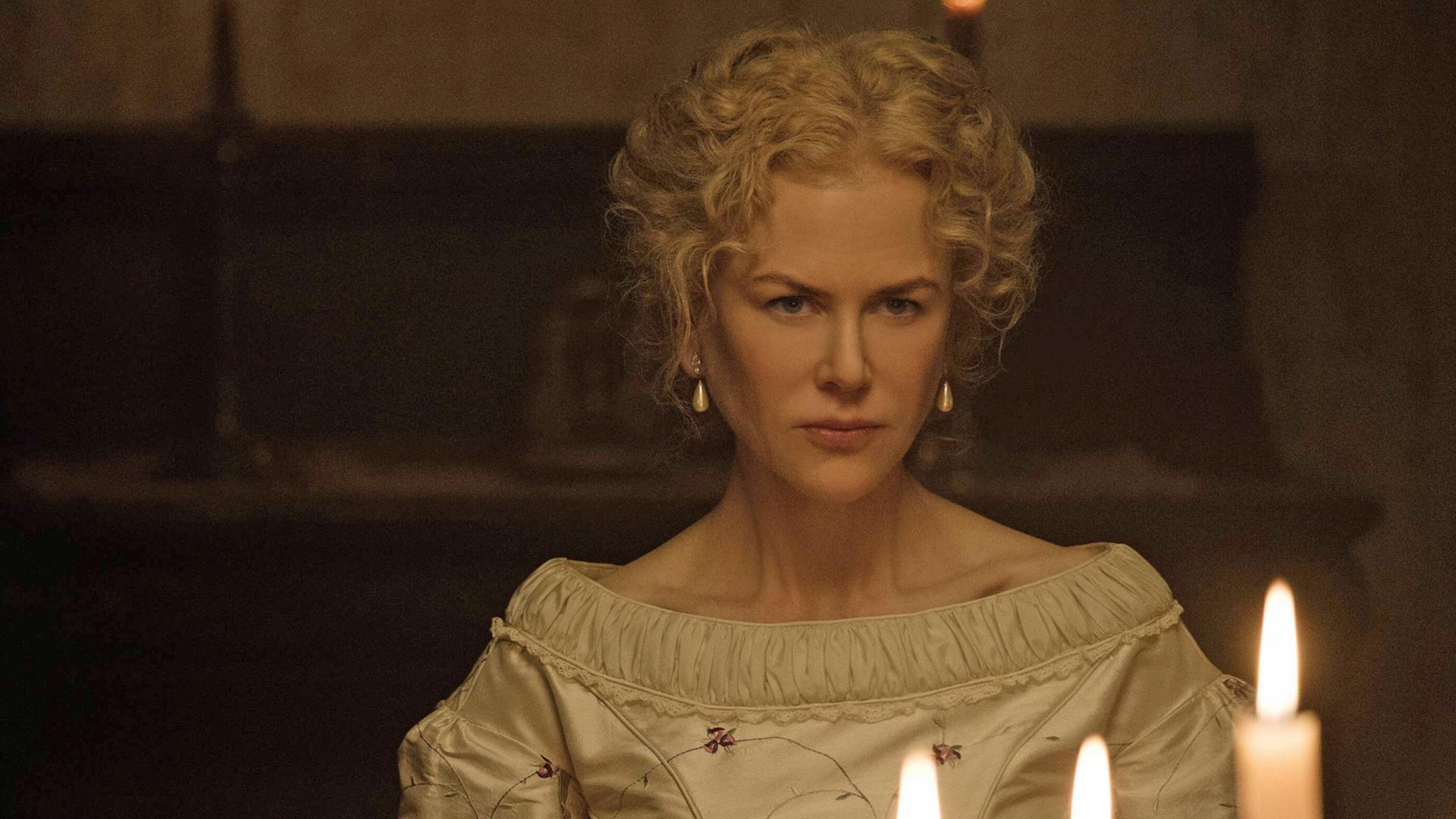 Filmstill mit Schauspielerin Nicole Kidman in Sofia Coppolas Film "The Beguiled". Filmstill mit Schauspielerin Nicole Kidman in Sofia Coppolas Film "The Beguiled".