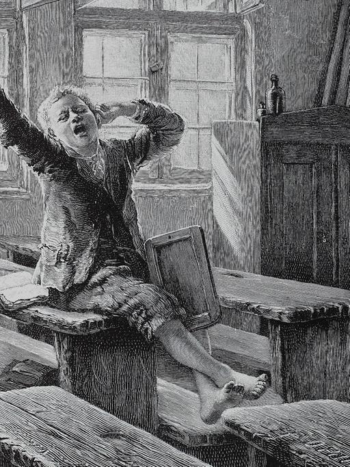 Ein Schuljunge muß im Klassenzimmer alleine nachsitzen und streckt sich vor Müdigkeit (historischer Holzschnitt von 1880)