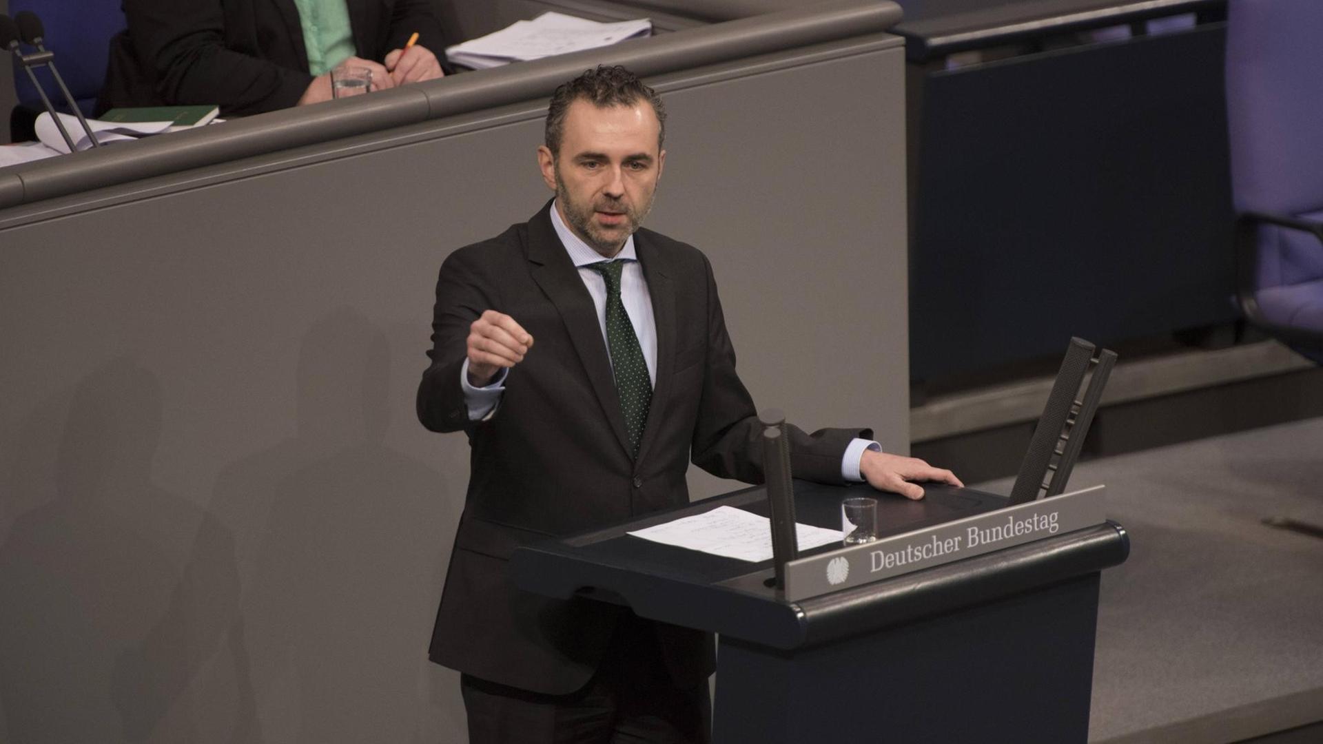 Thomas Jarzombek (CDU) bei einer Rede im Plenum des Deutschen Bundestags am 29 01 2016.