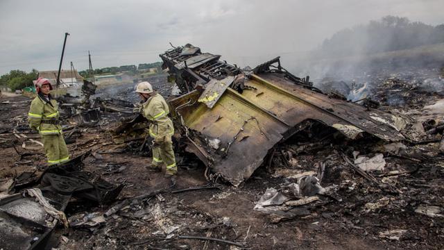 Die Überreste des malaysischen Passierflugzeugs. Wer für den Abschuss des Flugzeugs verantwortlich ist, soll nun geklärt werden.