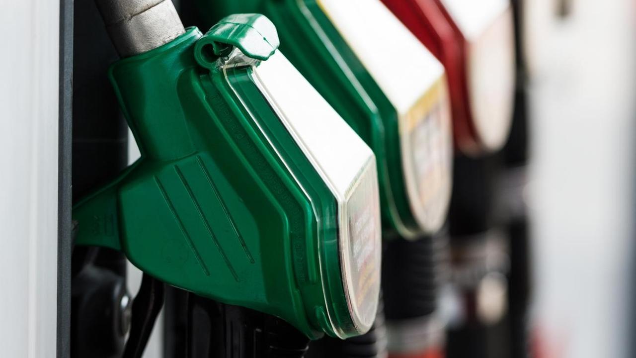 Eine Zapfsäule einer Tankstelle in Hamburg
Eine Zapfsäule einer Tankstelle in Hamburg