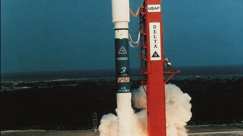 ROSAT startete am 1.6.1990 mit einer Delta-II-Rakete von Cape Canaveral au