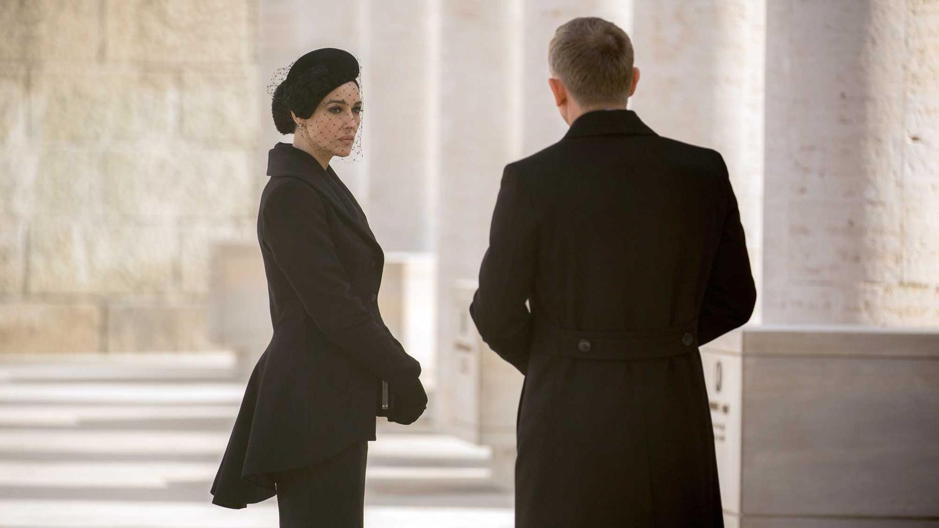 Monica Bellucci (Lucia Sciarra) und Daniel Craig (James Bond) in einer Szene des neuen 007-Agententhrillers "Spectre".