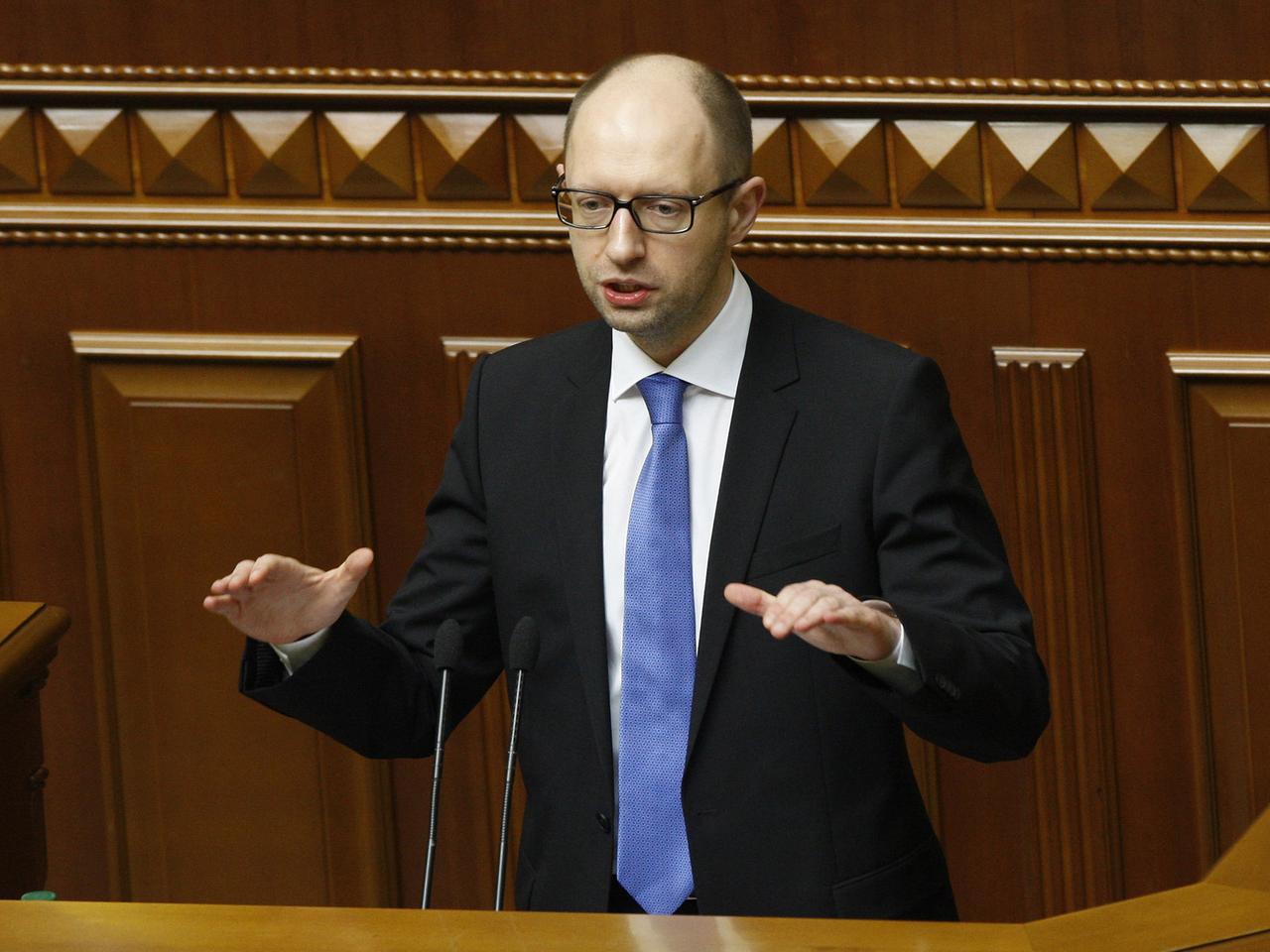 Der ukrainische Ministerpräsident Arseni Jazenjuk im Parlament Der ukrainische Ministerpräsident Arseni Jazenjuk im Parlament