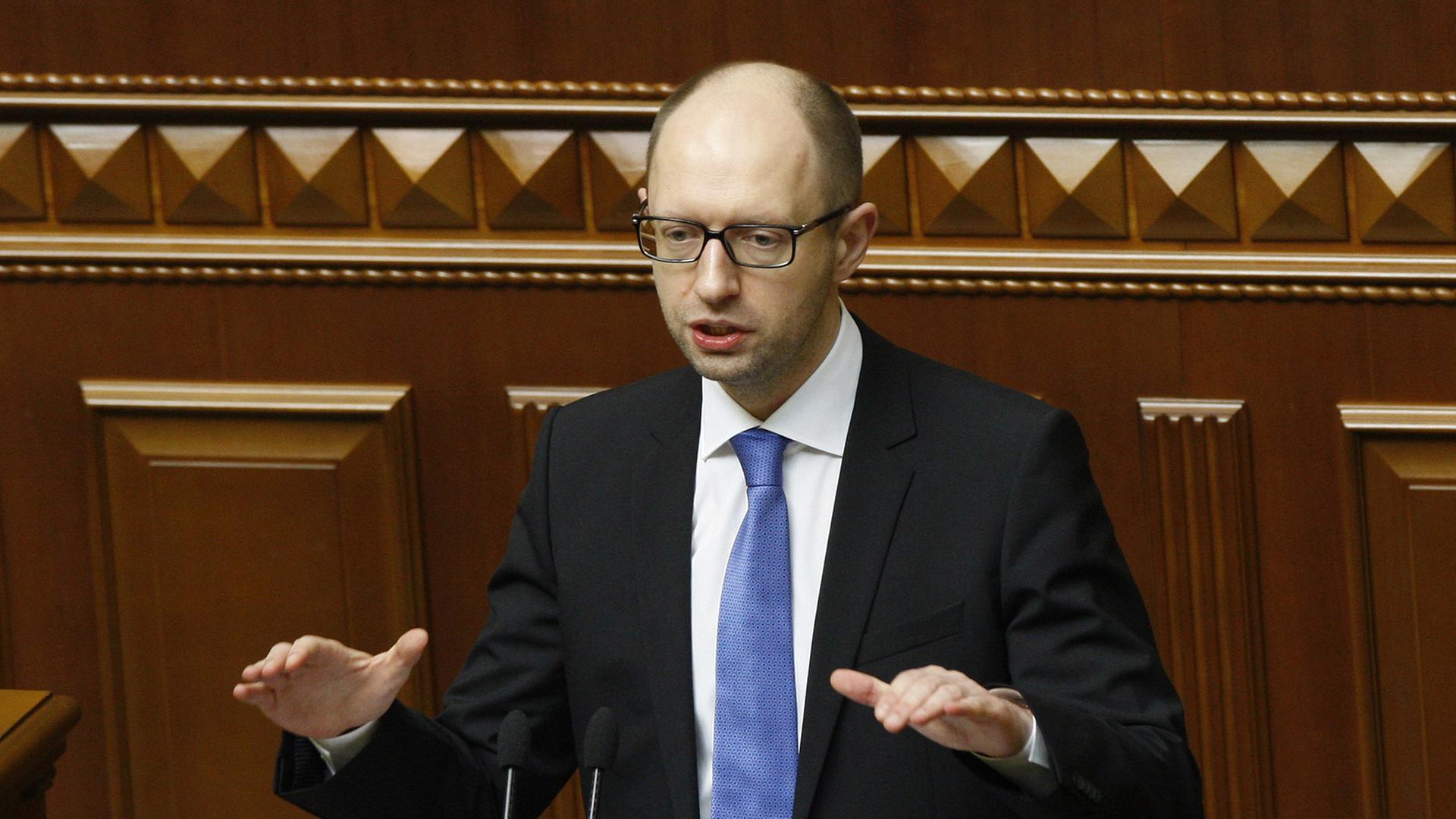 Der ukrainische Ministerpräsident Arseni Jazenjuk im Parlament Der ukrainische Ministerpräsident Arseni Jazenjuk im Parlament