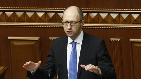 Der ukrainische Ministerpräsident Arseni Jazenjuk im Parlament