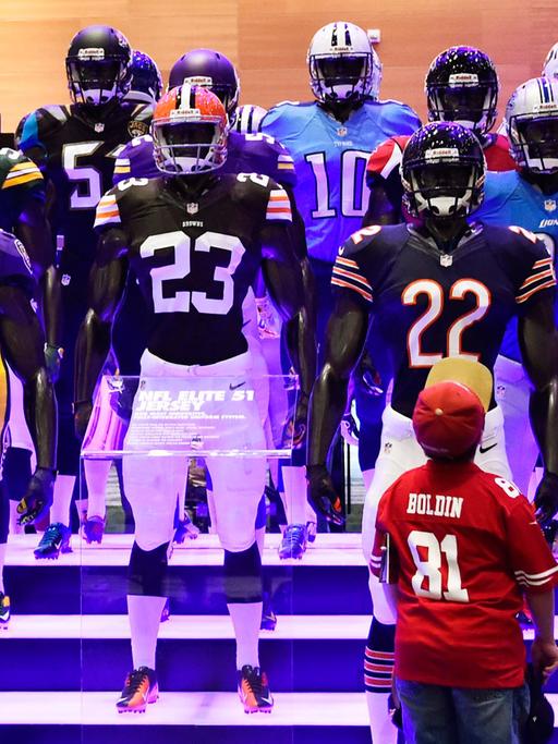 NFL-Fan im Convention Center in Phoenix, Arizona, dem Austragungsort der Super Bowl XLIX zwischen den Seattle Seahawks und den New England Patriots am 1. Februar 2015.