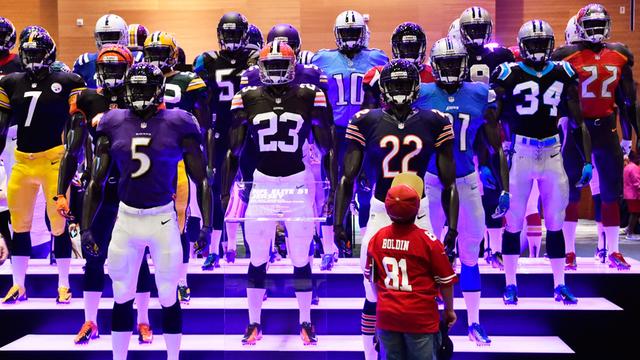 NFL-Fan im Convention Center in Phoenix, Arizona, dem Austragungsort der Super Bowl XLIX zwischen den Seattle Seahawks und den New England Patriots am 1. Februar 2015.