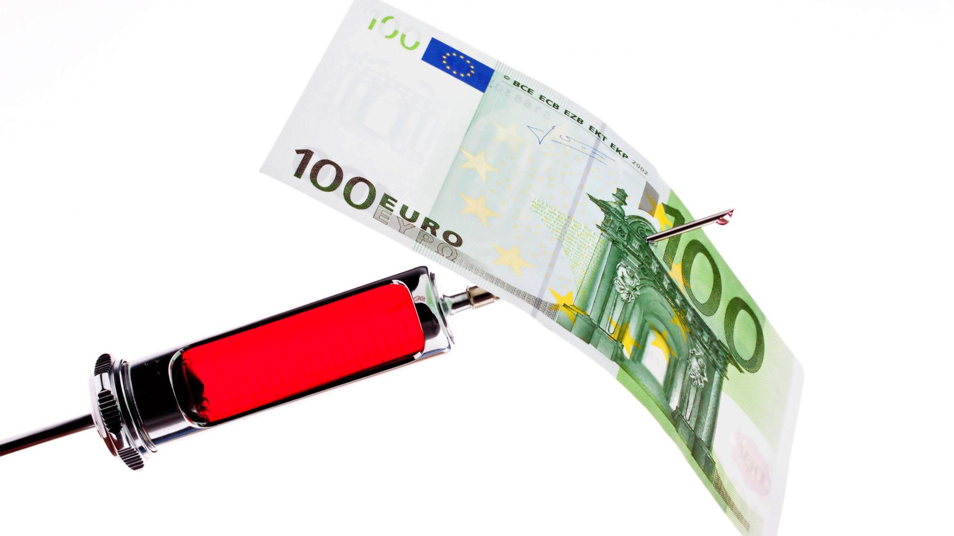 Injektionsspritze und -nadel mit aufgespiesstem 100-Euro-Schein Injektionsspritze und -nadel mit aufgespiesstem 100-Euro-Schein