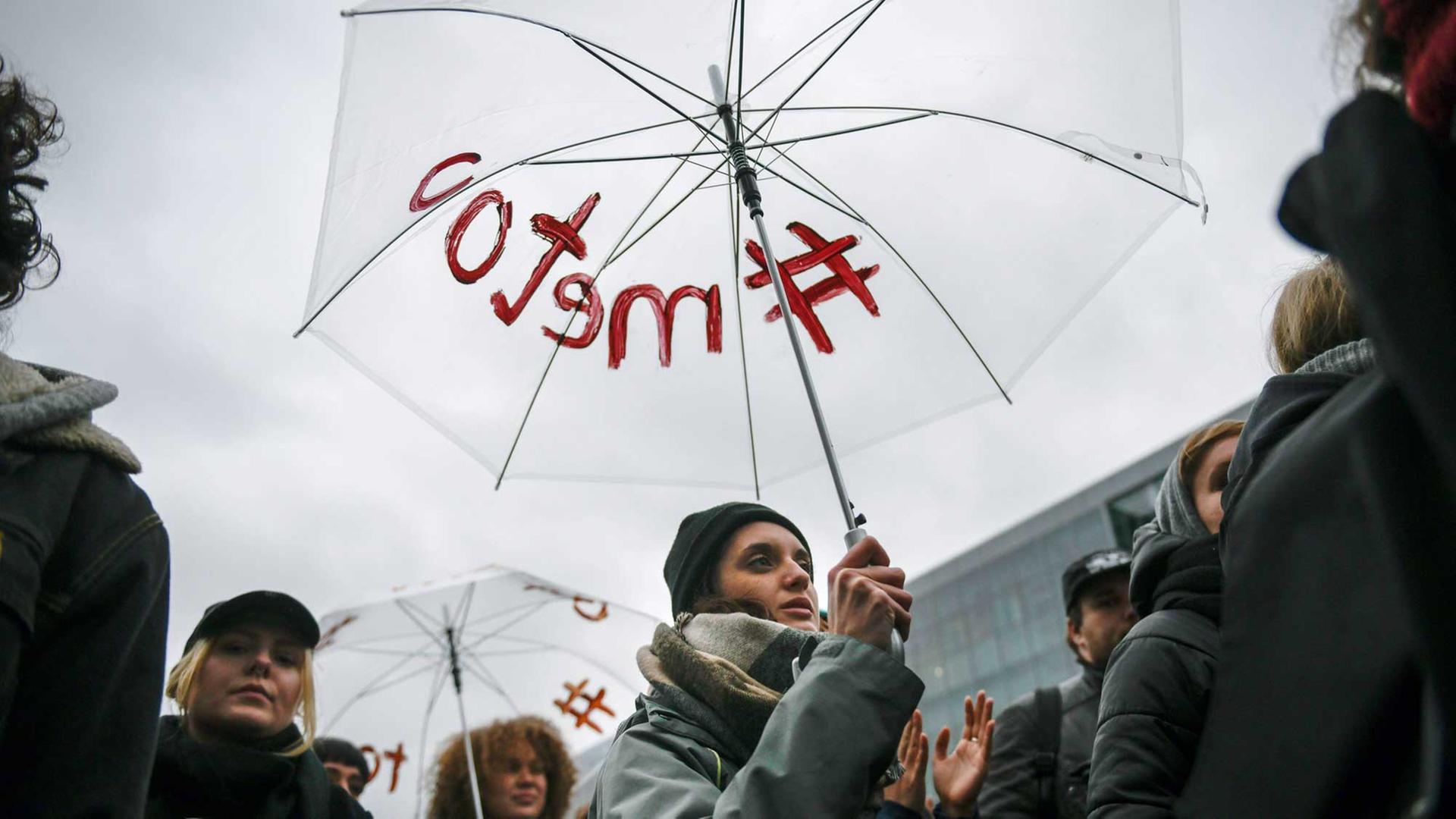 #Meetoo-Demonstration gegen sexualisierte Gewalt und sexistische Übergriffe am 28.10.2017 in Berlin Neukölln. #Meetoo-Demonstration gegen sexualisierte Gewalt und sexistische Übergriffe am 28.10.2017 in Berlin Neukölln.