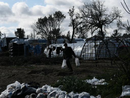 Momentaufnahme des Alltags und der Lebensbedingungen im Empfangs- und Identifikationszentrum des Flüchtlingslagers Vial auf der griechischen Insel Chios am Dienstag, 03. März 2020.