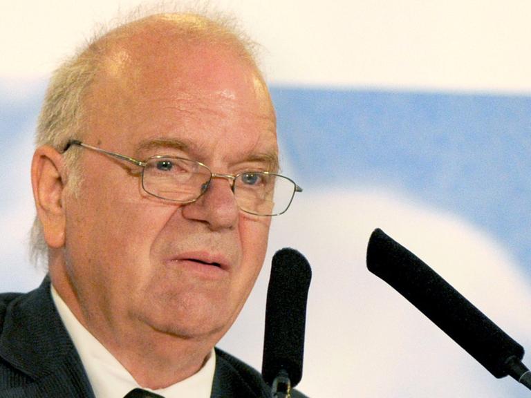 Richard Schröder, Vorsitzender des Beirates der BSTU. Richard Schröder, Vorsitzender des Beirates der BSTU.