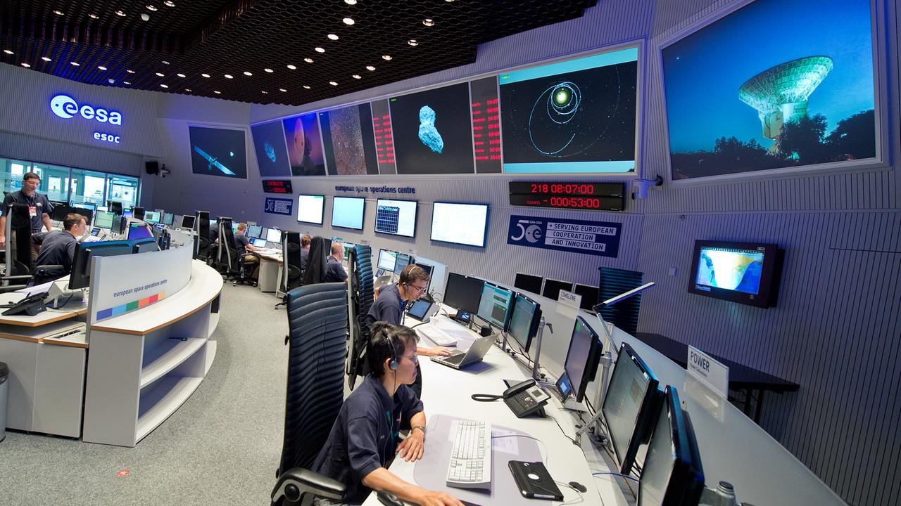 Ein Blick in das ESA-Kontrollzentrum in Darmstadt am 6. August 2014 Ein Blick in das ESA-Kontrollzentrum in Darmstadt am 6. August 2014