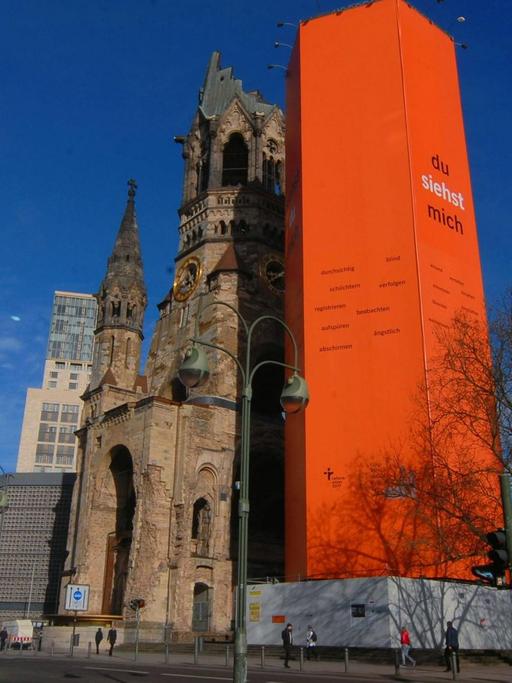 Der 36. Deutsche Evangelische Kirchentag steht unter dem Motto, Du siehst mich. Die Werbung am Glockenturm der Gedächtniskirche ist nicht zu übersehen