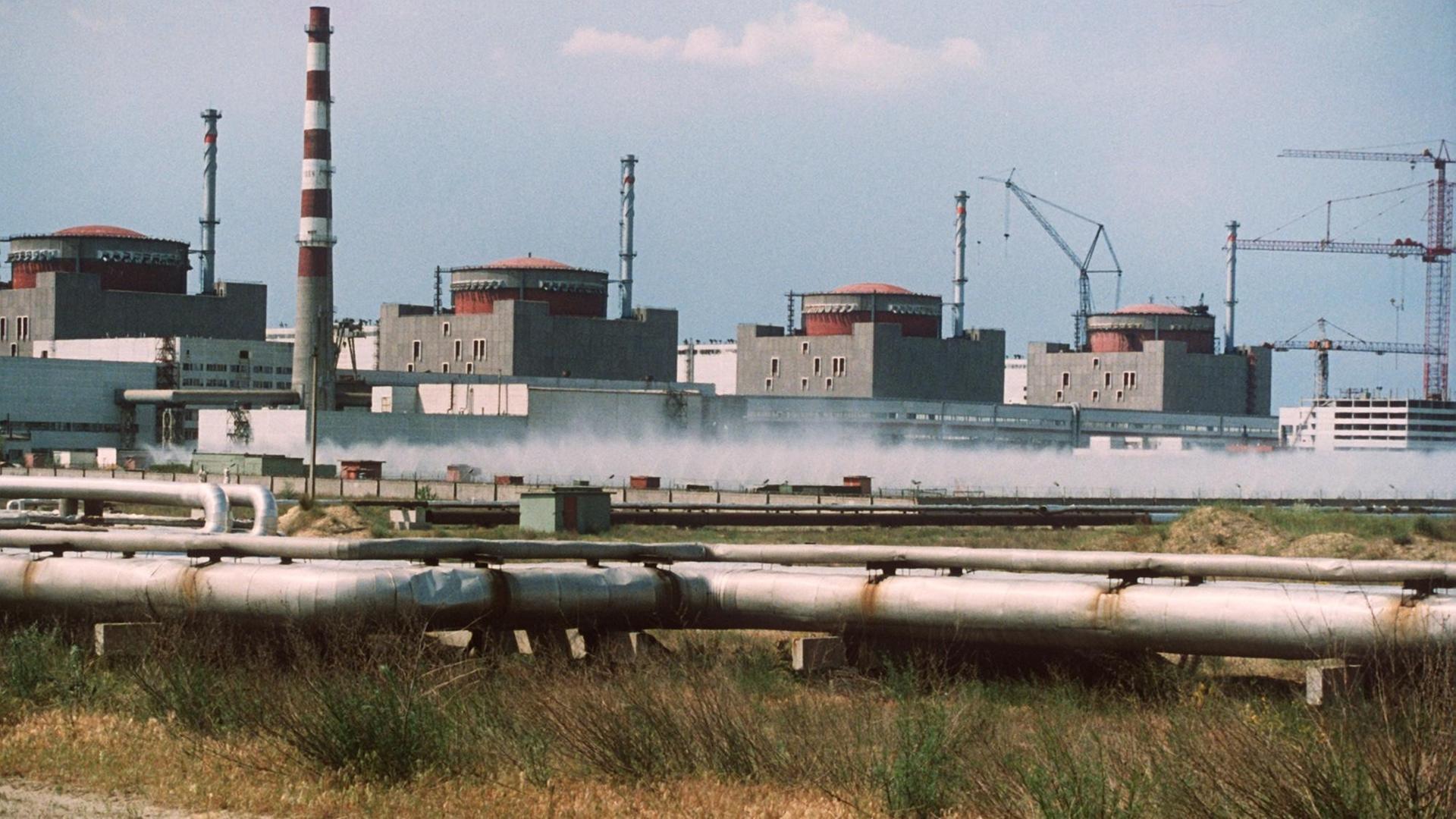 Blick auf das ukrainische Atomkraftwerk Saporoschje.