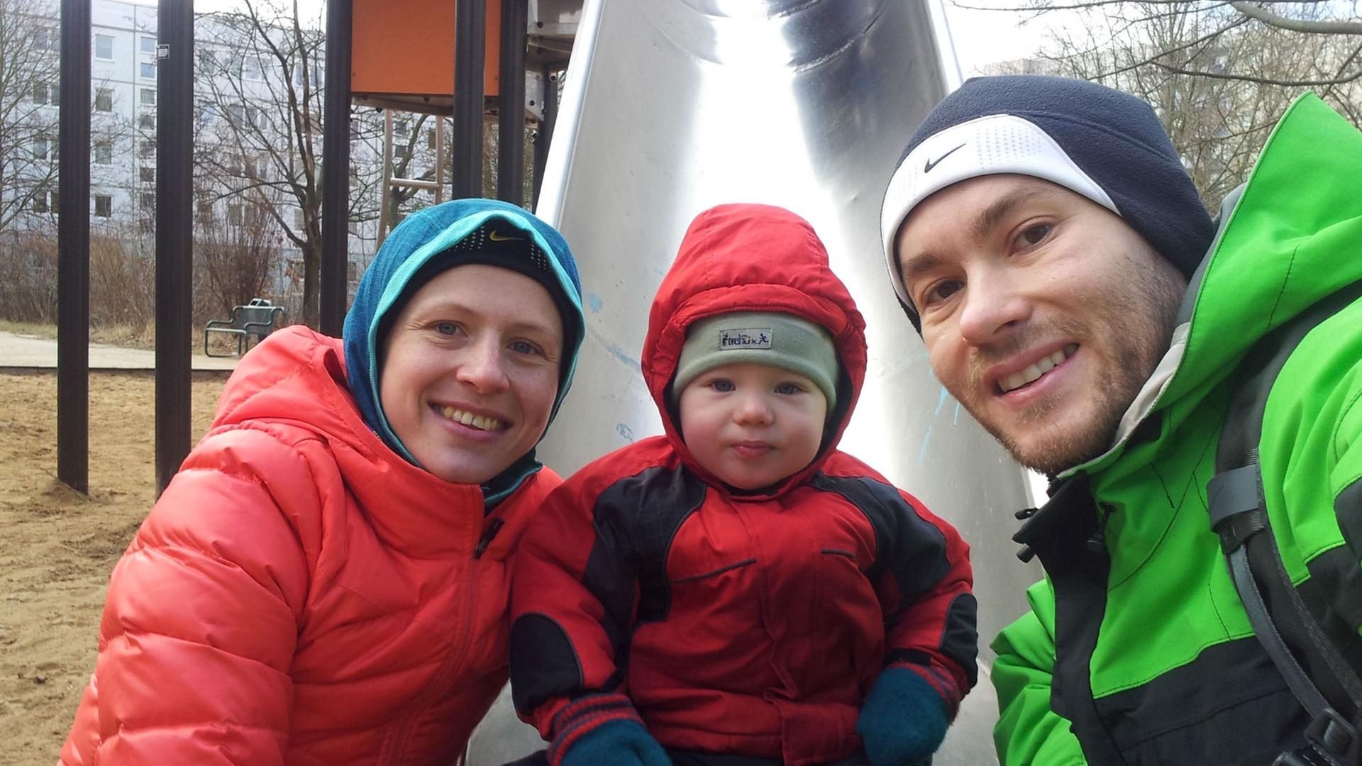 Yuliya und Vitaly Stepanov mit Sohn Robert. Yuliya und Vitaly Stepanov mit Sohn Robert.