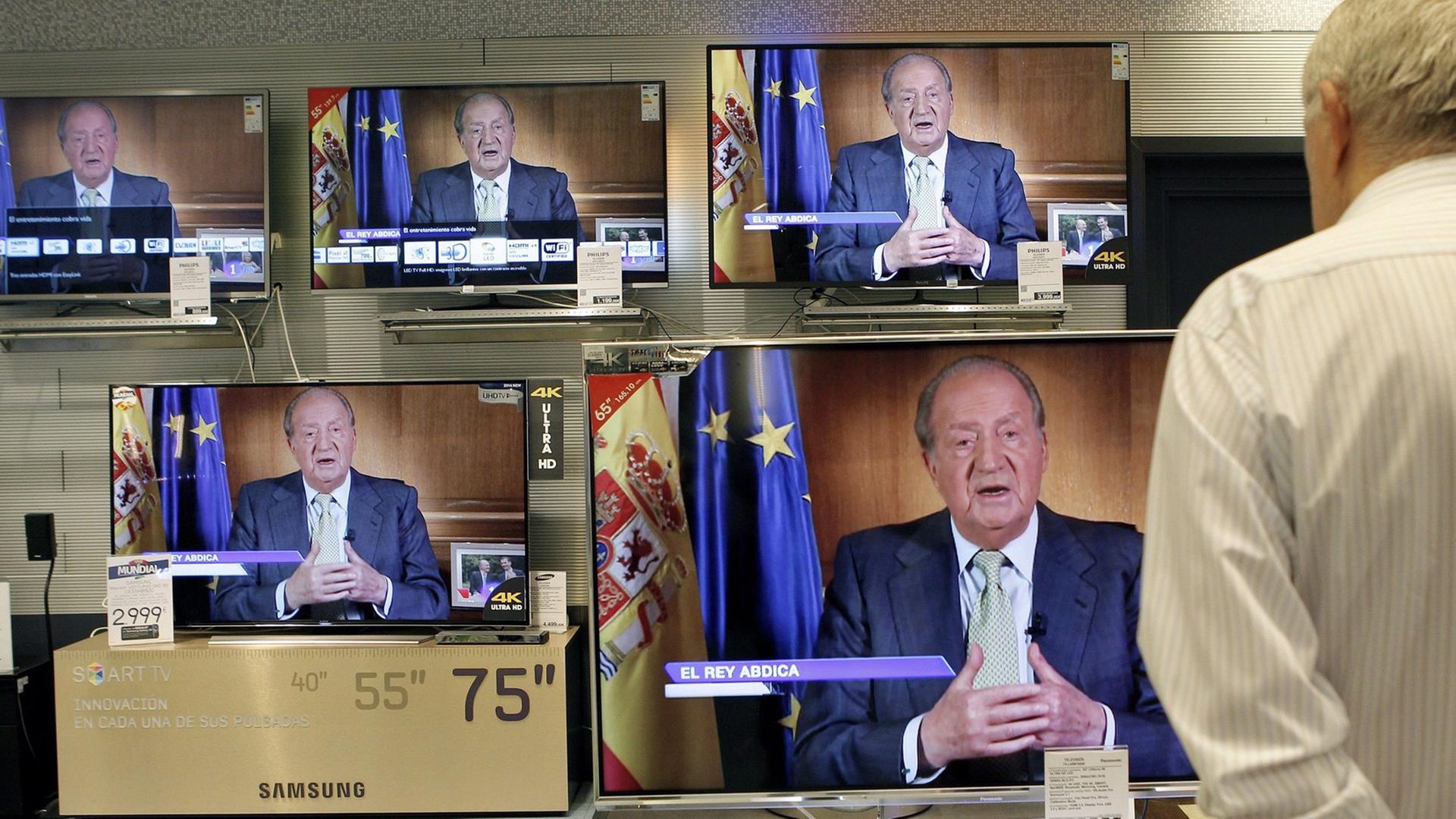Spaniens König Juan Carlos kündigt im Fernsehen seine Abdankung an. Spaniens König Juan Carlos kündigt im Fernsehen seine Abdankung an.