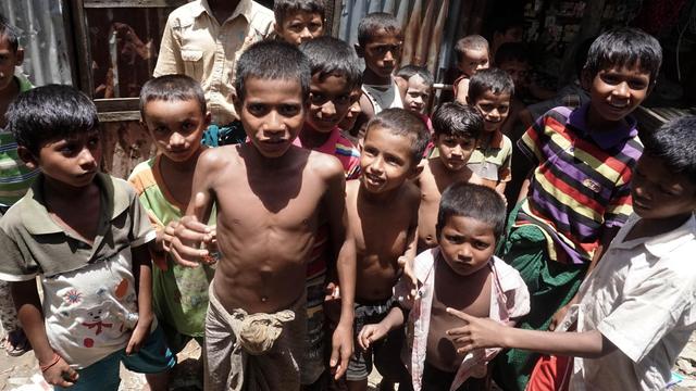 Das Bild zeigt muslimische Kinder im Lager Da Paing IDP bei Sittwe im Bundesstaat Rakhine.
