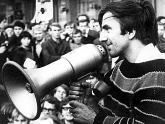 Studentenführer Rudi Dutschke bei einer Demonstrationin Berlin im April 1968