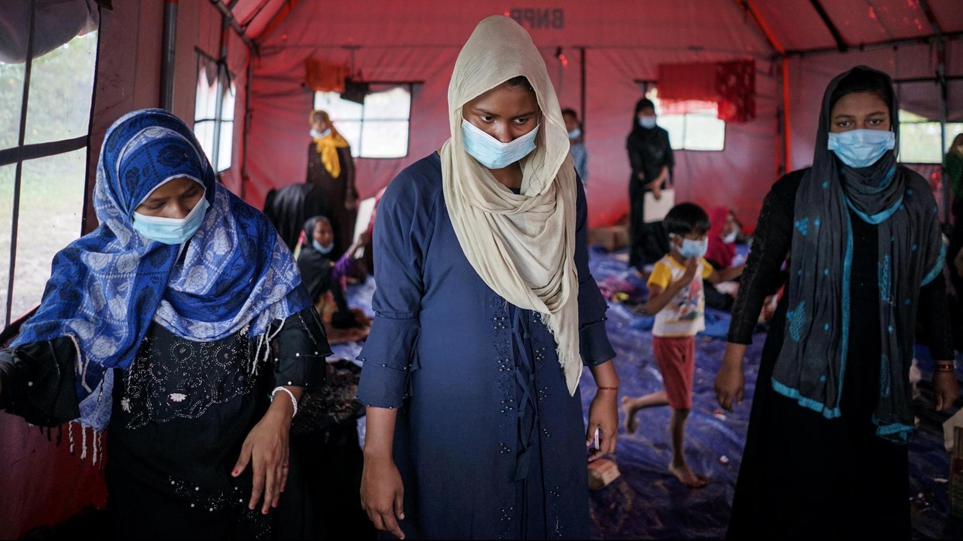 Rohingya-Flüchtlinge in einem Behelfszelt in Indonesien.