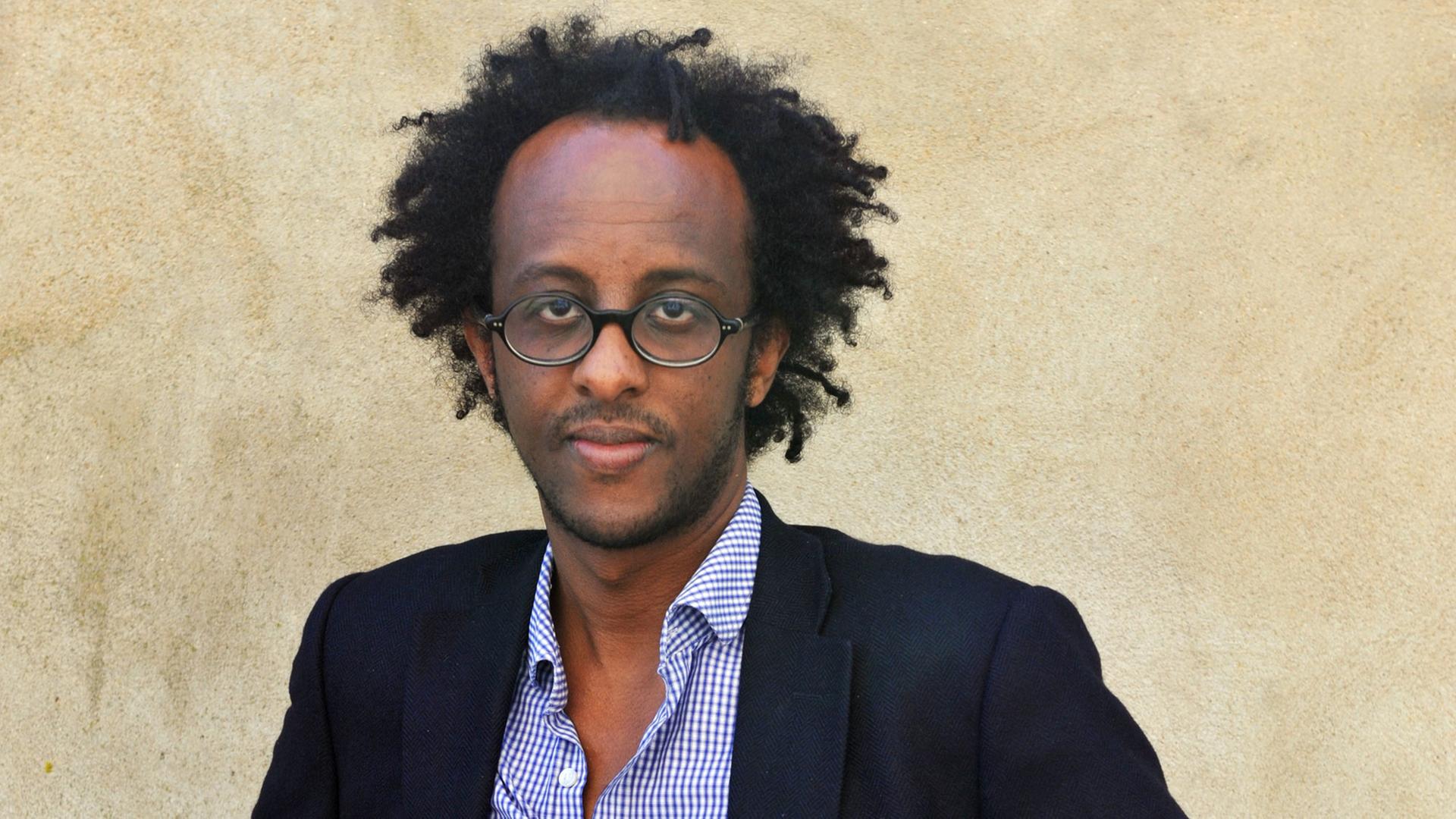 Der US-amerikanische Schriftsteller Dinaw Mengestu, aufgenommen am 27.5.2012 beim Literaturfestival "Etonnants Voyageurs" in Saint-Malo, Frankreich. Der US-amerikanische Schriftsteller Dinaw Mengestu, aufgenommen am 27.5.2012 beim Literaturfestival "Etonnants Voyageurs" in Saint-Malo, Frankreich.