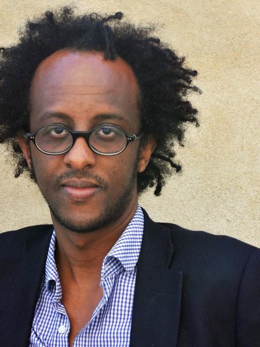 Der US-amerikanische Schriftsteller Dinaw Mengestu, aufgenommen am 27.5.2012 beim Literaturfestival "Etonnants Voyageurs" in Saint-Malo, Frankreich.