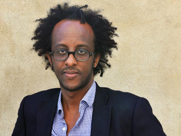 Der US-amerikanische Schriftsteller Dinaw Mengestu, aufgenommen am 27.5.2012 beim Literaturfestival "Etonnants Voyageurs" in Saint-Malo, Frankreich.