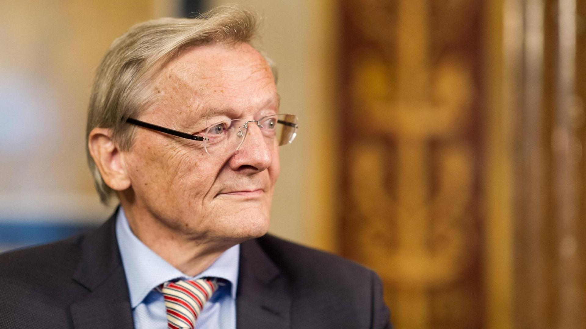 Der ehemalige österreichische Bundeskanzler Wolfgang Schüssel (ÖVP) blickt zur Seite