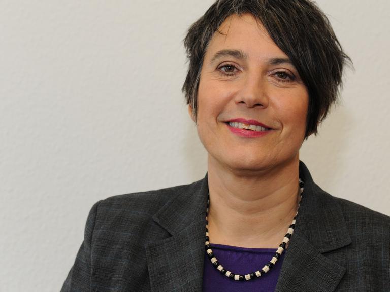 Porträtfoto von Monika Hauser, Gynäkologin und Gründerin der Hilfsorganisation "medica mondiale"