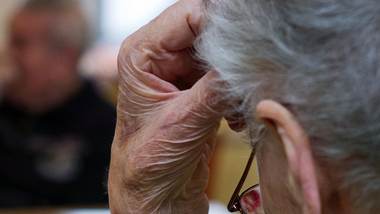 Eine Seniorin in einem Pflegeheim in Frankfurt an der Oder Eine Seniorin in einem Pflegeheim in Frankfurt an der Oder