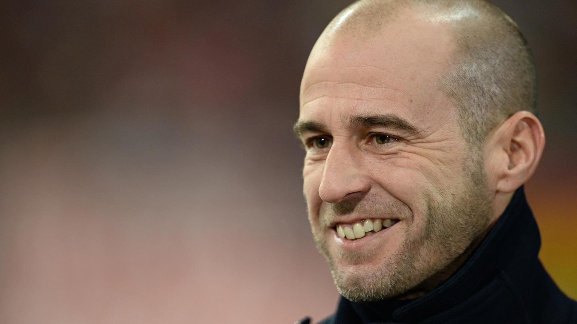 Der Ex-Fußballprofi Mehmet Scholl. Neben seiner Tätigkeit als Fußballexperte unterstützt er mit seinem Plattenlabel "Millaphon" um Nachwuchsmusiker. Der Ex-Fußballprofi Mehmet Scholl. Neben seiner Tätigkeit als Fußballexperte unterstützt er mit seinem Plattenlabel "Millaphon" um Nachwuchsmusiker.