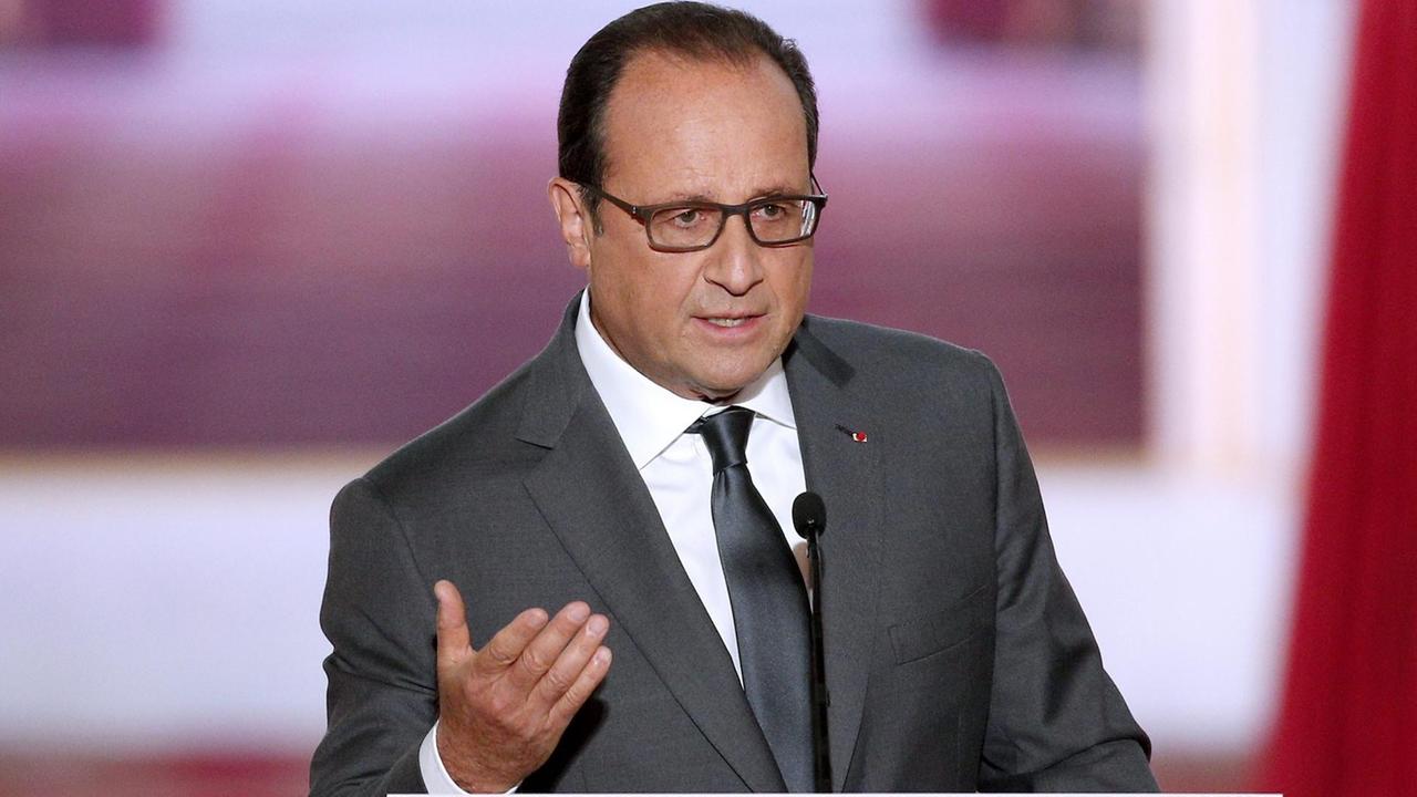 Frankreichs Präsident François Hollande spricht während einer Pressekonferenz im Pariser Elysee Palast Frankreichs Präsident François Hollande spricht während einer Pressekonferenz im Pariser Elysee Palast